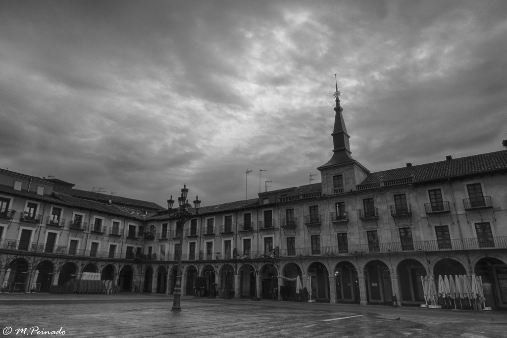 Plaza Mayor de León con el antiguo Consistorio